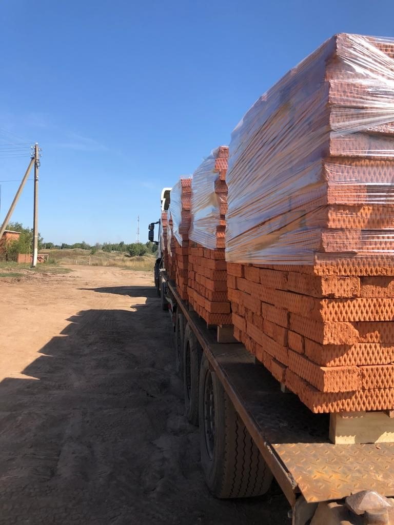 Отгрузка кирпича машиной